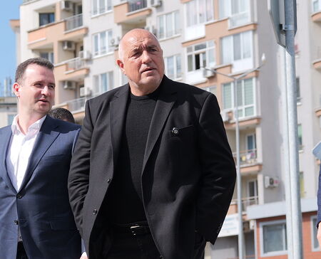 На олигархията не й хареса, че шефът на НАП е събрал 14 млрд. лева повече и го смени, каза Бойко Борисов