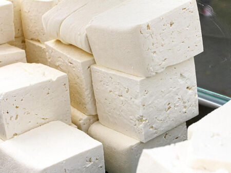 Плащаме до 125 процента над европейските цени за млечни продукти у нас