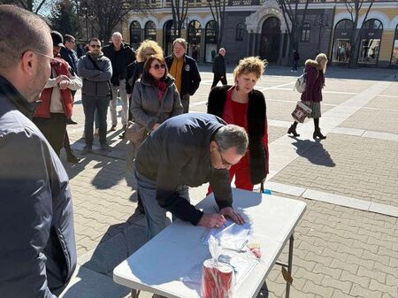 Колко струва една партия в България? Минимум 75 хил. евро и още нещо