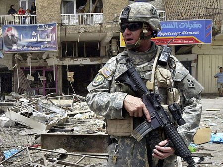 Силни експлозии разтърсиха района около посолството на САЩ в Багдад