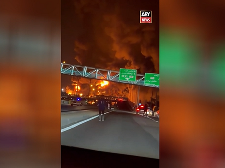 Серия от мощни експлозии порази петролна рафинерия в Иран (ВИДЕО)