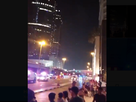 Отломки от ирански дрон удариха луксозен небостъргач в Дубай (ВИДЕО)