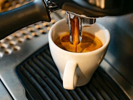 Пиенето на кафе веднага след събуждане невинаги е добра идея