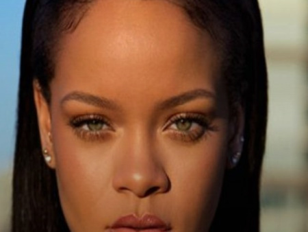 Залп от куршуми срещу дома на Риана, полицията се намеси