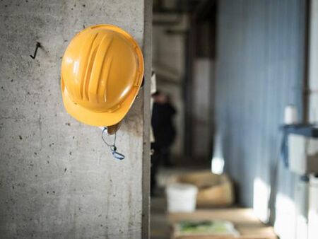 Трудова злополука във Велико Търново, работник загина при инцидент с преса за пластмасови изделия