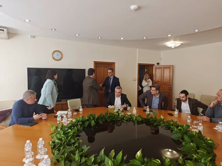 Министър Трайков се видя с петролния и газов бизнес у нас