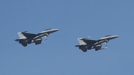 Българските самолети F-16 прелетяха над София, каква е мисията?
