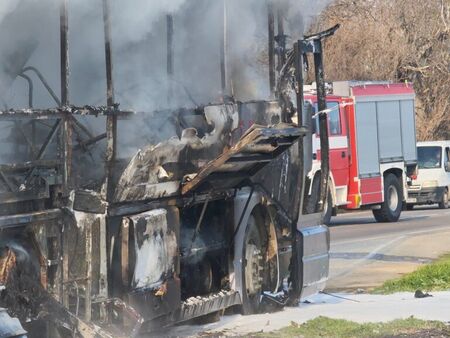 Ексклузивно! Всички говорят за действията на шофьора на пламналия пълен със студенти автобус (СНИМКИ)