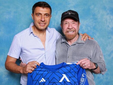 Бургазлия поздрави Чък Норис за рождения му ден