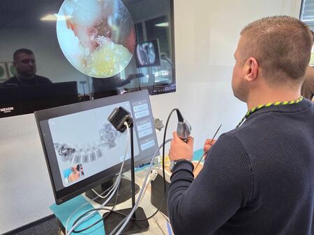 Швейцарска технология за ендоскопска хирургия на гръбначния стълб вече в УМБАЛ „Дева Мария“