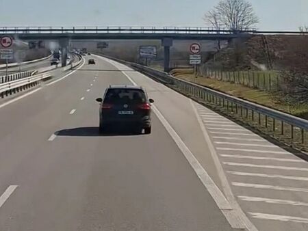 Шофьор изнерви тираджия с ниската си скорост на АМ "Тракия"