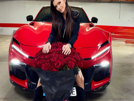 Преслава показа новото си Ферари - лъскав звяр за стотици хиляди (СНИМКА)