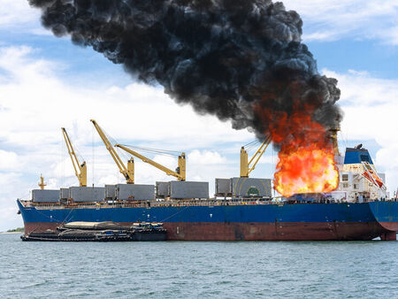 Серия от атаки срещу кораби в Персийския залив засили напрежението край ОАЕ