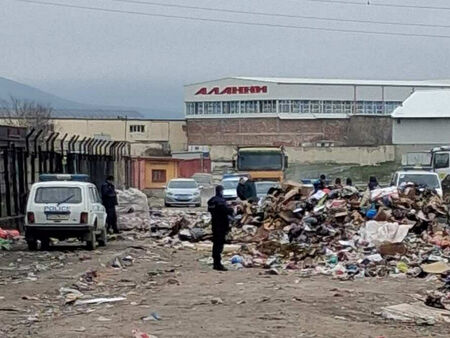 Откриха тяло на новородено бебе на сметище в Сливен