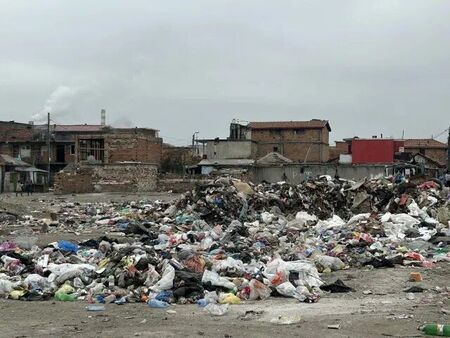 Разследват смъртта на новороденото, намерено в кашон