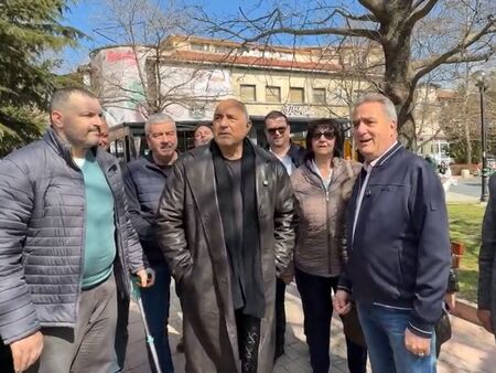 Бойко Борисов с изненадващо посещение в Айтос, запознаха го с баскетболната легенда Дечо Коешинов