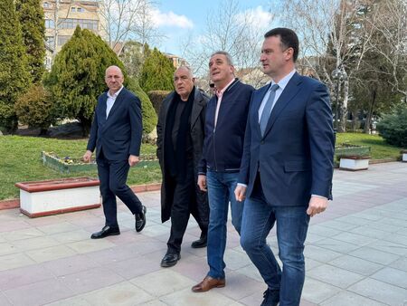 Бойко Борисов с изненадващо посещение в Айтос, обеща строителството на обходен път