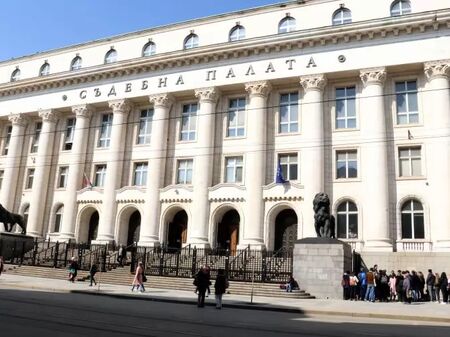 ВСС отпуска по 2832 евро за облекло на магистратите