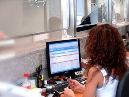 За всеки двама работещи в частния сектор, трима работят на държавна работа