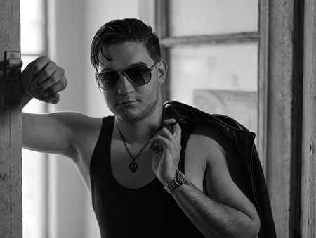 Нов рок проект от Бургас: DEO представя „Гледай ме в очите“