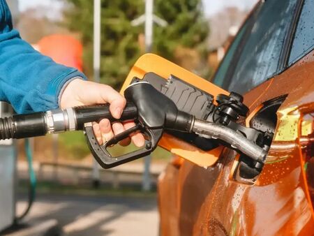 Гърците на масов петролен туризъм в България