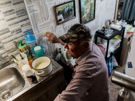 Таксите в България са в пъти над тези в ЕС и се отразяват пряко върху домакинствата
