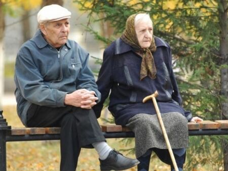 Парламентът прие пенсионерите да получават добавки два пъти годишно