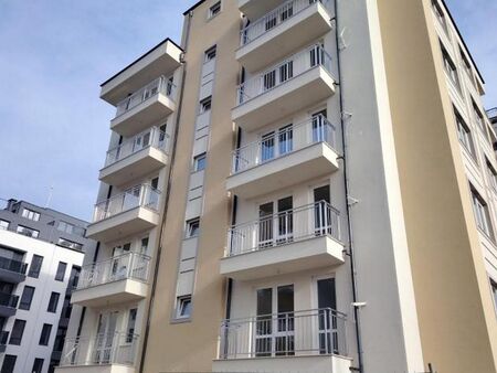 Заплати и имоти: Колко години трябва да работим неуморно, за да си купим дом в Стара Загора, София и Варна