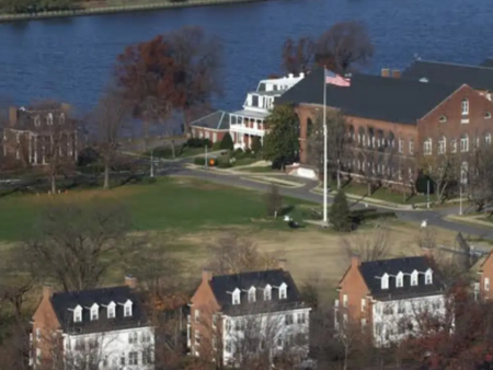 Неидентифицирани дронове засечени над базата, в която живеят Марко Рубио и Пийт Хегсет