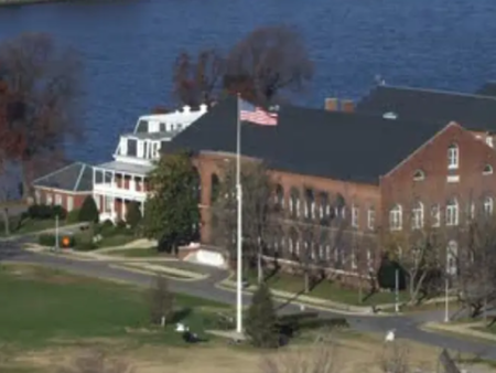 Неидентифицирани дронове засечени над базата, в която живеят Марко Рубио и Пийт Хегсет