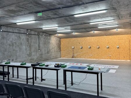 Направиха стрелбище на паркинга на Арена Бургас