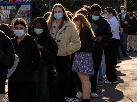 Великобритания в паника: Менингит тип B се разпространява бързо сред младежки