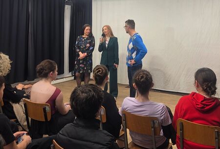 Ученици от Бургас се срещнаха с творците на филма „Нестинарка“