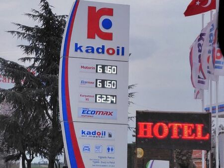 Шофьори в шок: Докато в България цените на горивата растат ежечасно, в Турция падат