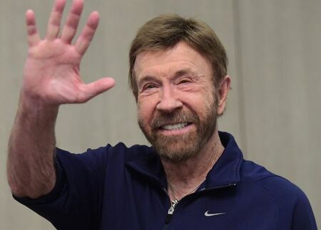 Почина Чък Норис