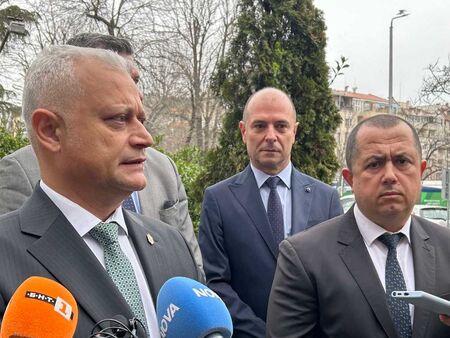 Емил Дечев и Калоян Калоянов на изненадващо посещение в Бургас, съобщиха какво прави МВР за борба с купения вот