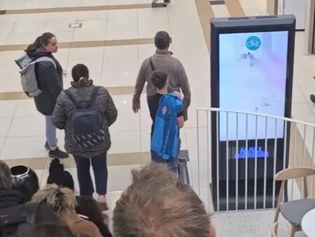 Евакуация в препълнен с клиенти столичен мол