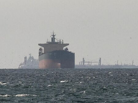 Турция се опитва да изведе 14 кораба , блокирани в Ормузкия проток