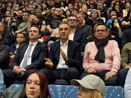 Дългоочакваното бургаско дерби препълни обновената зала „Младост“