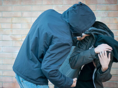 17-годишен вратар е в болница след тежък инцидент по време на мач