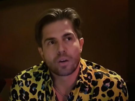 Иво Аръков пред почти празна зала в Париж, турнето е за над 250 хиляди евро по ПВУ