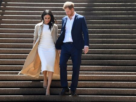 Всички в Холивуд бягат от Хари и Меган