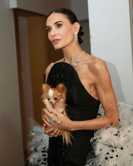 Какво по дяволите се случи с Деми Мур