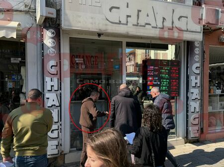 Разследващ екип отвори чейндж бюрото на Христо Бургазлиев в търсене на улики за склоняване към самоубийство