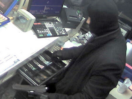 Арестуваха 23-годишен българин след обир на бензиностанция и гонка до Солун