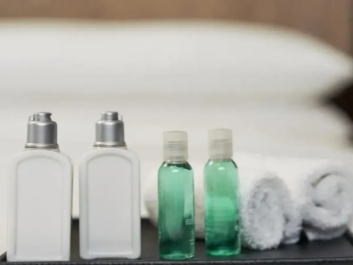 ЕС въвежда край на малките шампоани в хотелите