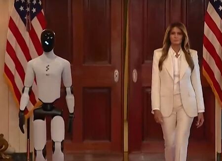 Мелания Тръмп представи хуманоиден робот в Белия дом 