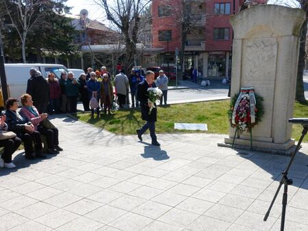 Несебър отбеляза Деня на Тракия с панихида и венци