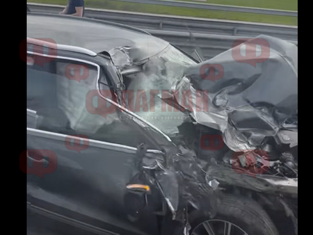 Първо във Флагман: Тежка катастрофа затвори АМ „Тракия“, Ауди е размазано до неузнаваемост (СНИМКИ)