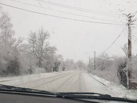 Дебора се завихря! Снегът вече е в България, до часове ще стане още по-страшно (СНИМКИ/ВИДЕО)